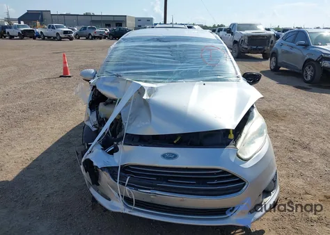 2014 Ford Fiesta Titanium z USA, uszkodzony, nr VIN 3FADP4FJ1EM113793